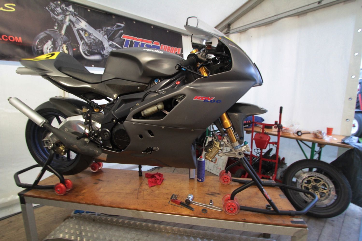 Aprilia RDV500 en acción