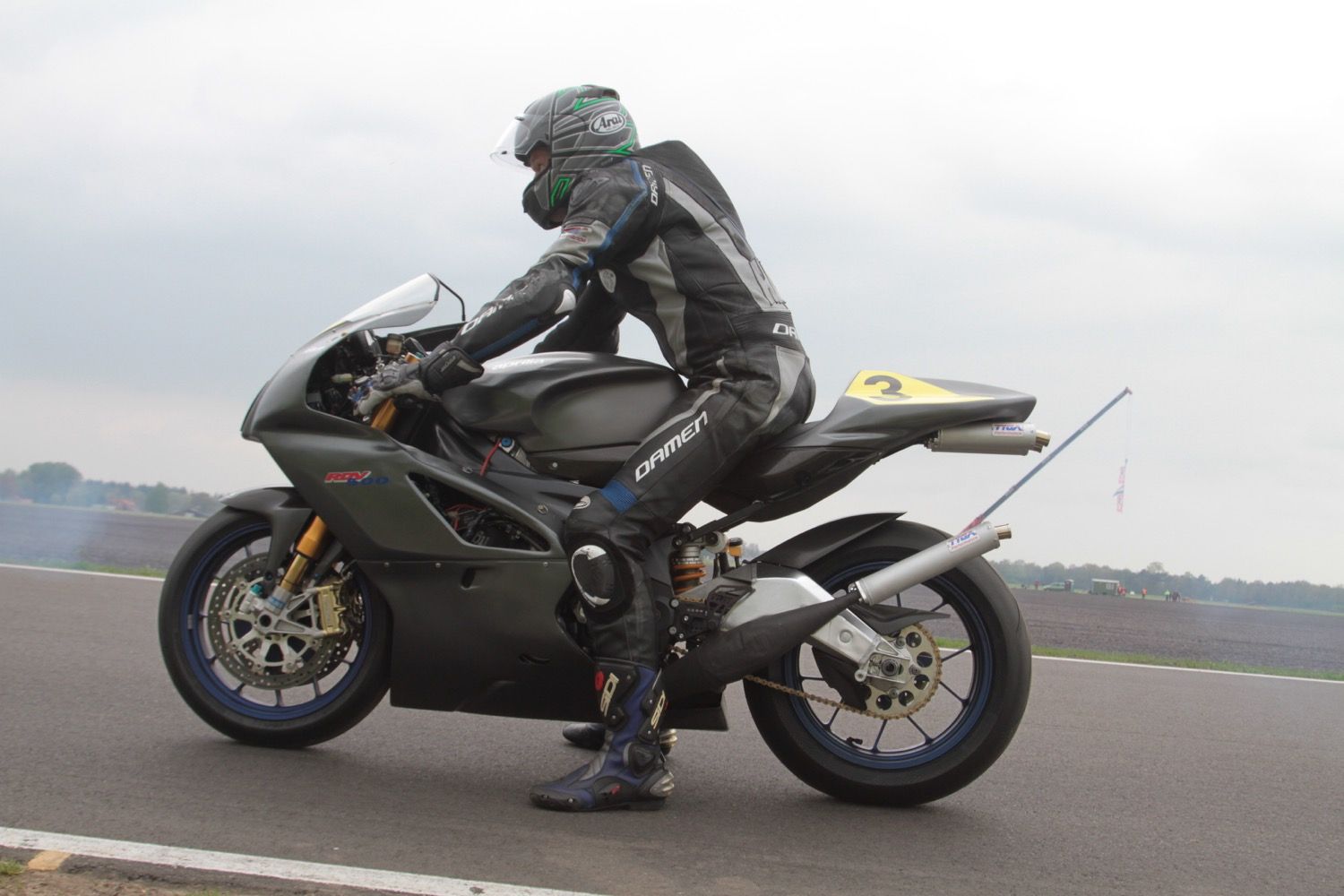 Aprilia RDV500 en acción