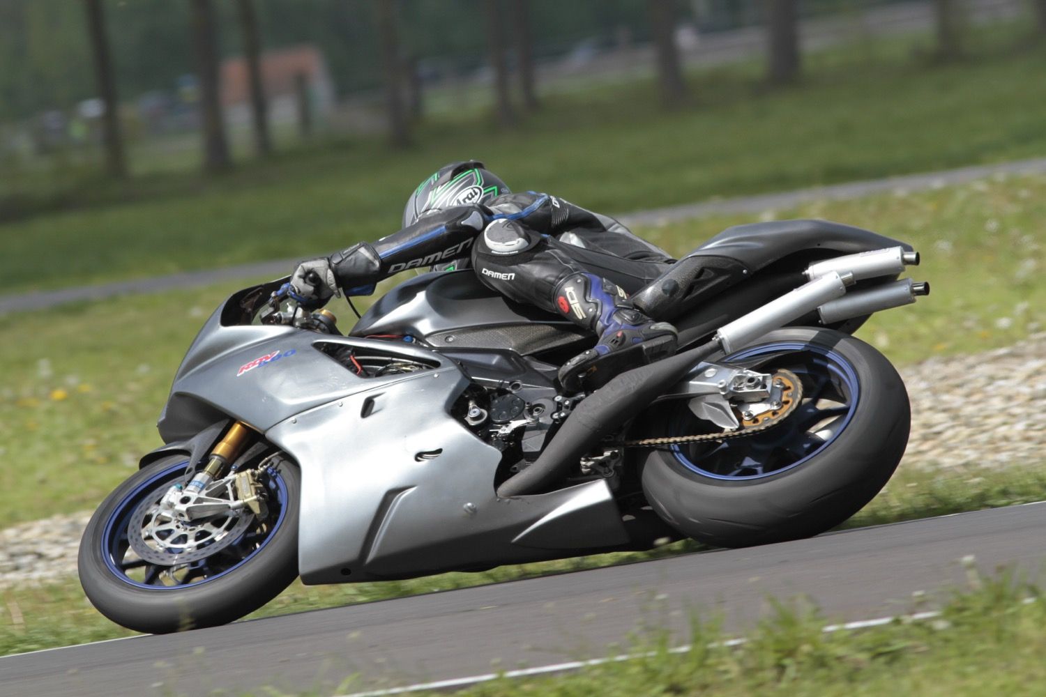 Aprilia RDV500 en acción