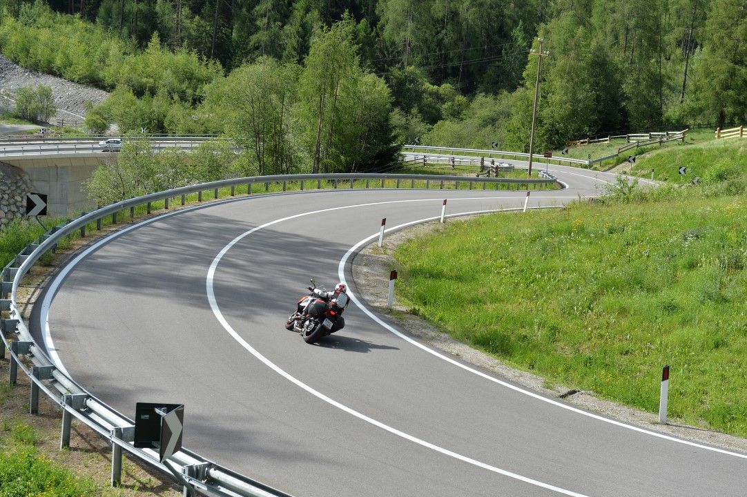 KTM 1290 Super Duke GT, Dolomitas a Costa Brava. Fotos