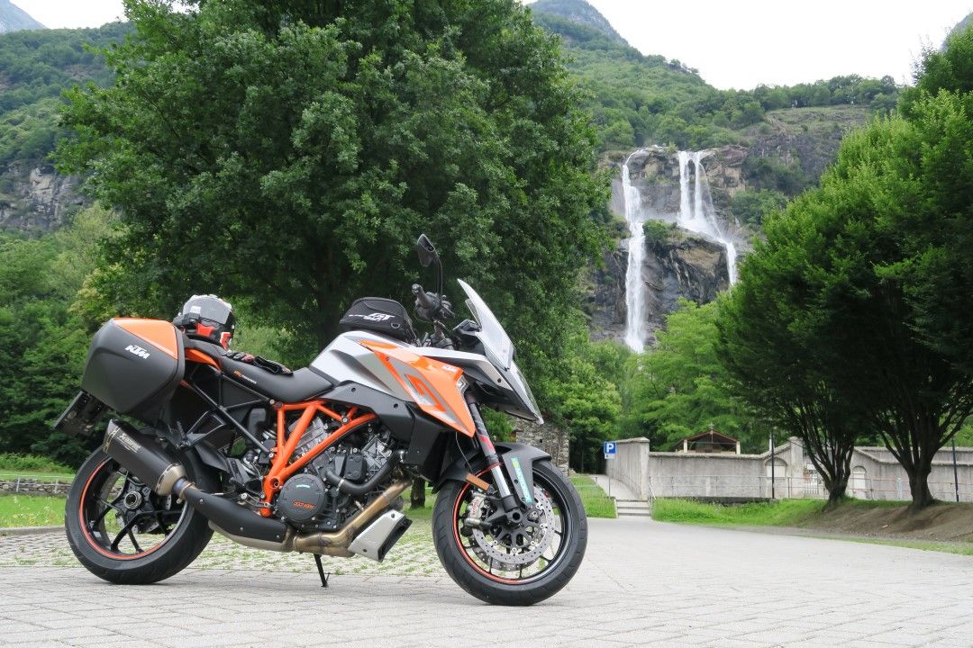 KTM 1290 Super Duke GT, Dolomitas a Costa Brava. Fotos