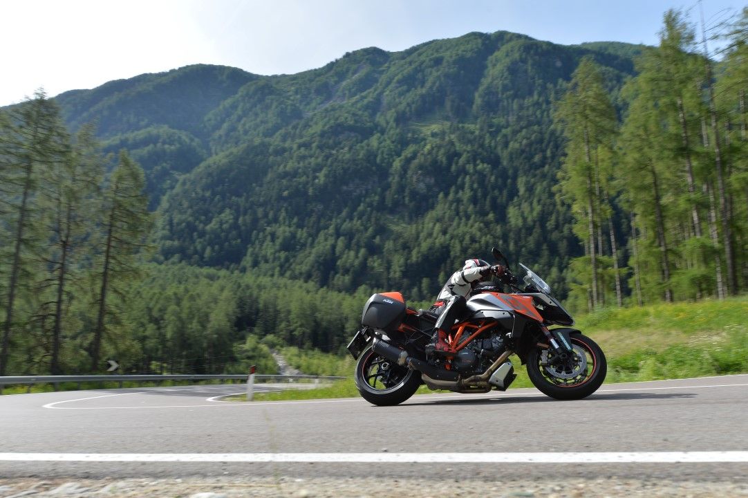 KTM 1290 Super Duke GT, Dolomitas a Costa Brava. Fotos