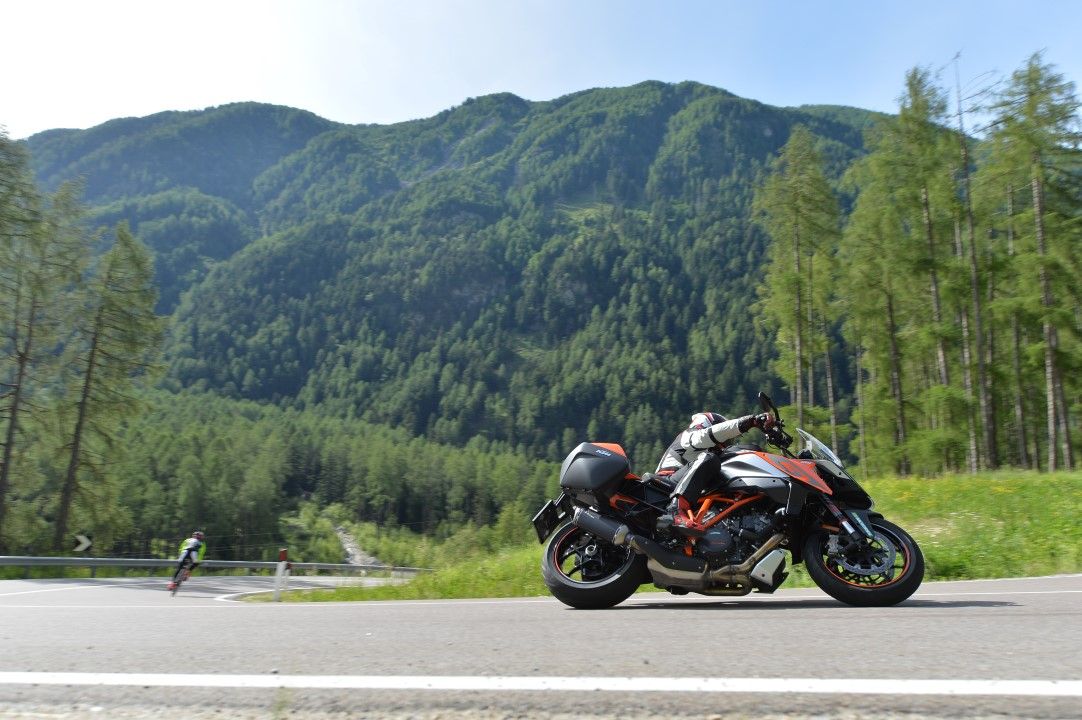 KTM 1290 Super Duke GT, Dolomitas a Costa Brava. Fotos