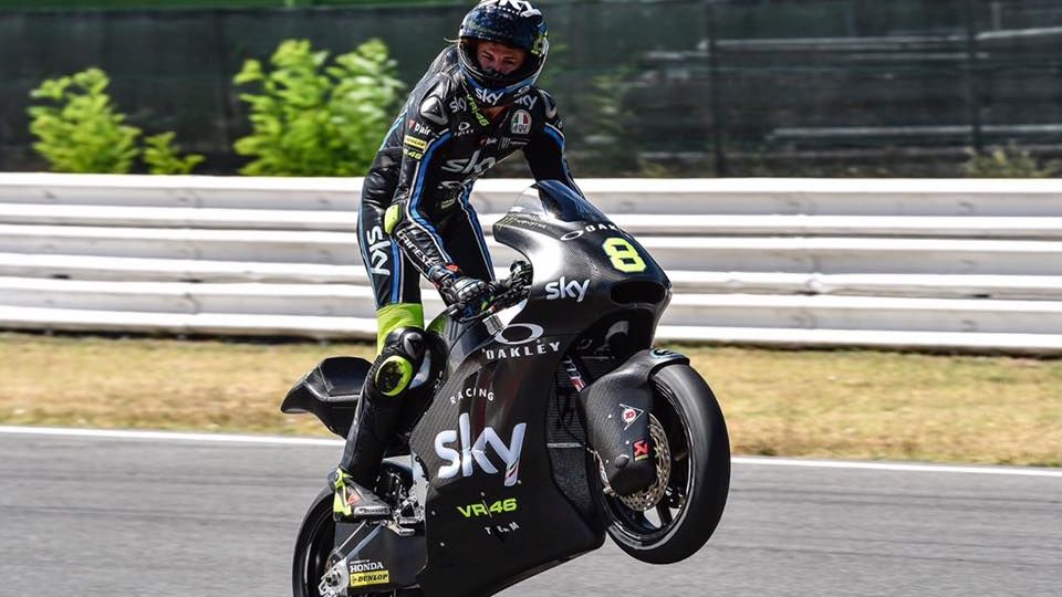 Nicolò Bulega prueba la Moto2