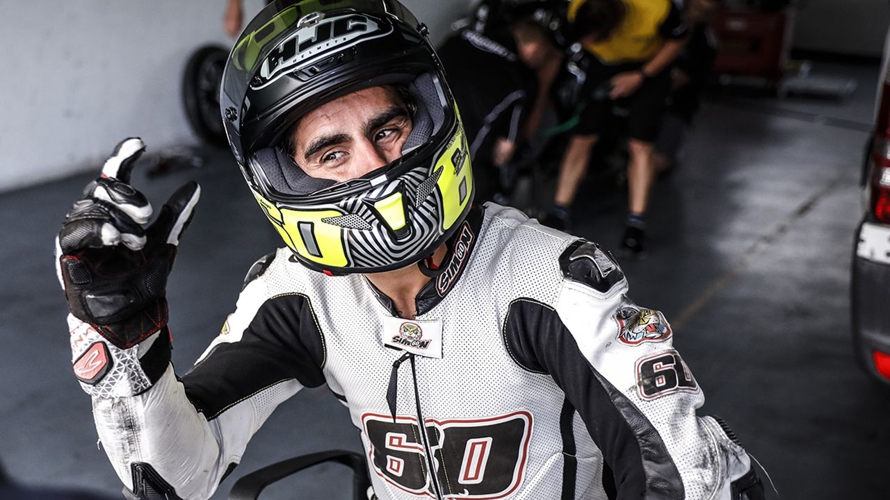 Julián Simón prueba el prototipo de Triumph, la Moto2 del futuro