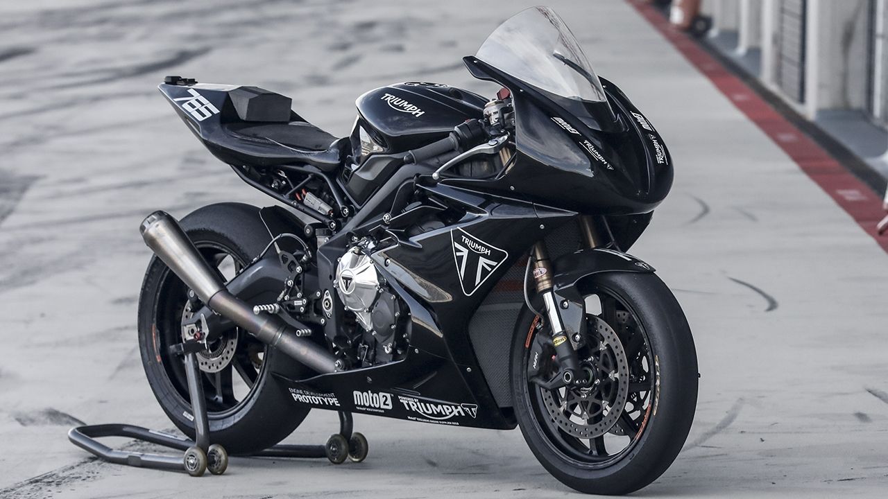 Julián Simón prueba el prototipo de Triumph, la Moto2 del futuro