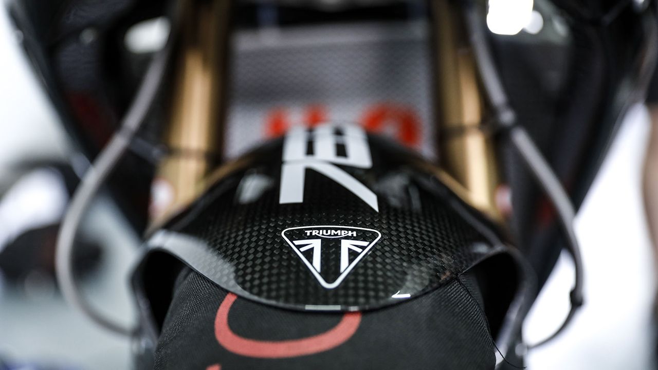 Julián Simón prueba el prototipo de Triumph, la Moto2 del futuro