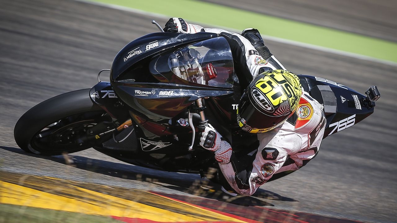 Julián Simón prueba el prototipo de Triumph, la Moto2 del futuro