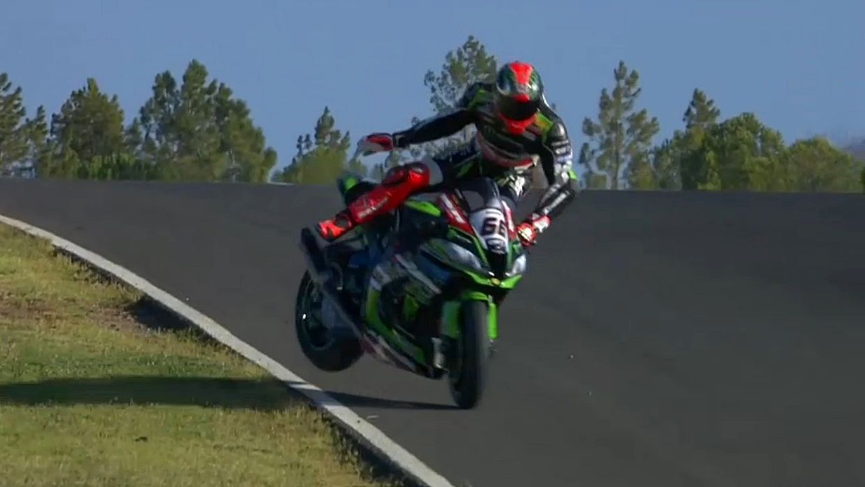 Espectacular accidente de Tom Sykes