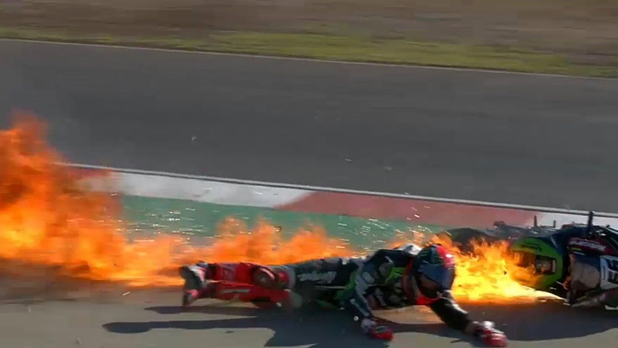 Espectacular accidente de Tom Sykes