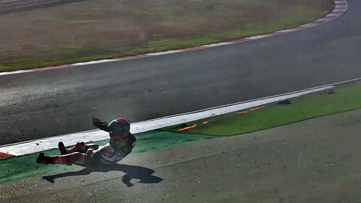 Espectacular accidente de Tom Sykes