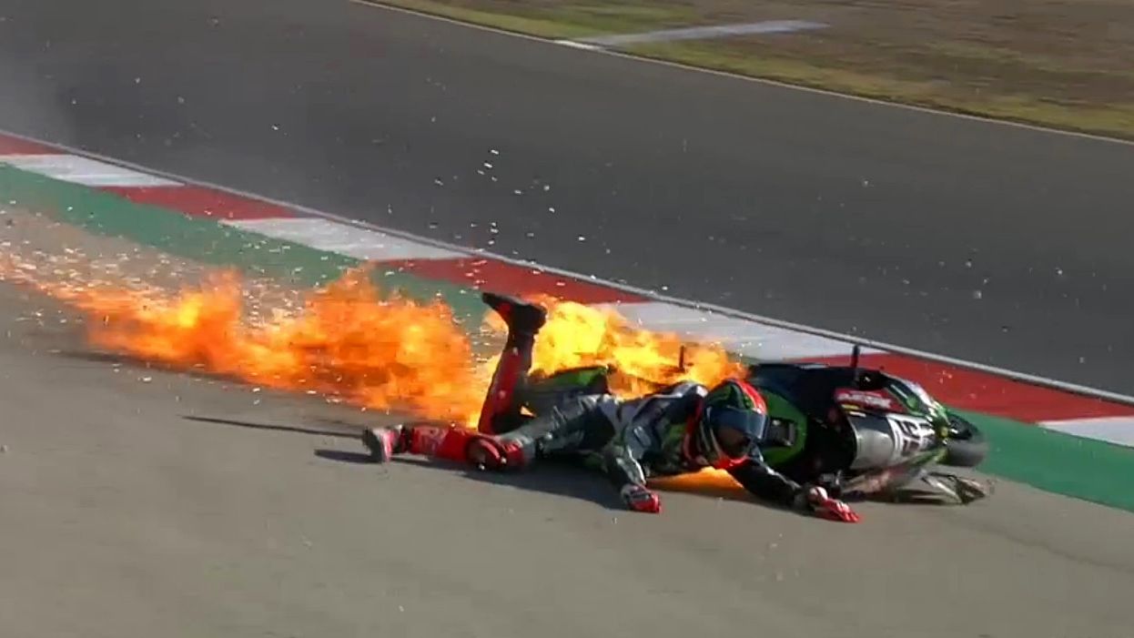 Espectacular accidente de Tom Sykes