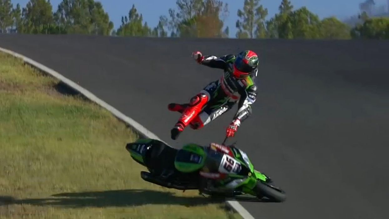 Espectacular accidente de Tom Sykes