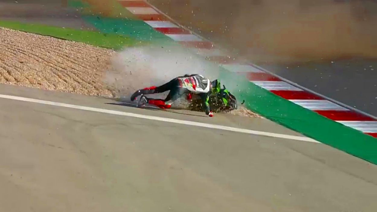 Espectacular accidente de Tom Sykes