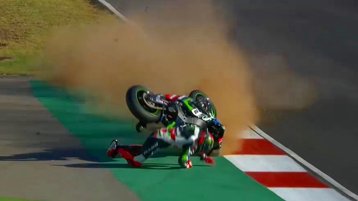 Espectacular accidente de Tom Sykes