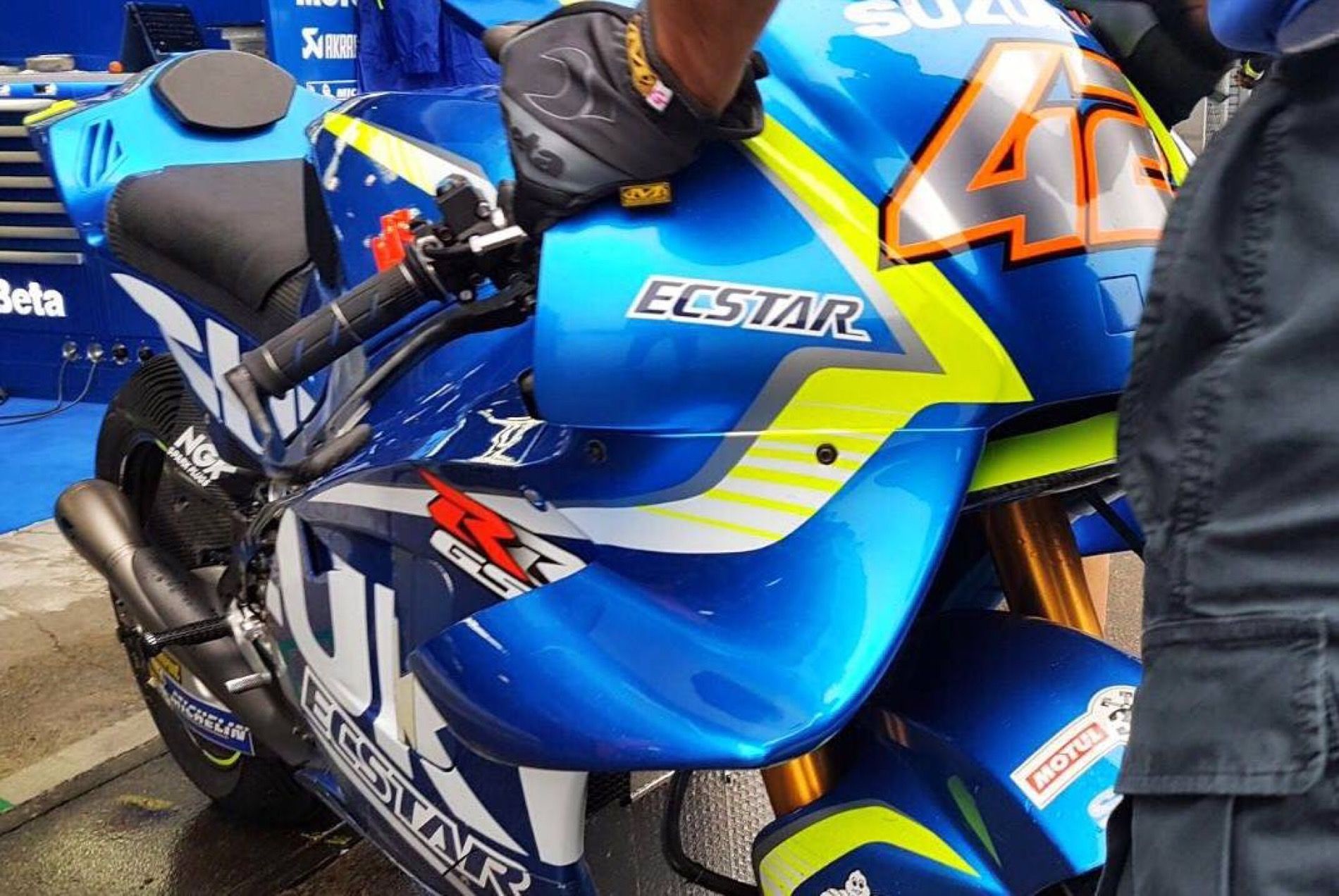 "El Bigotes", nuevo carenado Suzuki