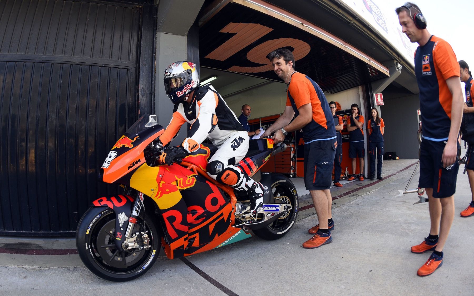 Tony Cairoli prueba la KTM de MotoGP