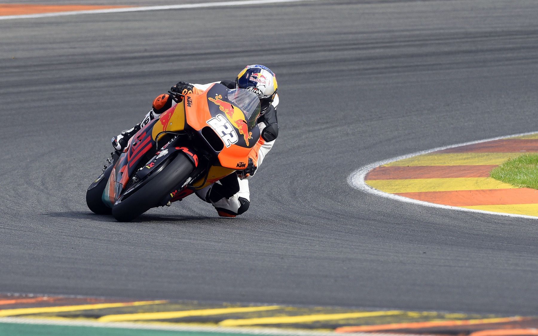 Tony Cairoli prueba la KTM de MotoGP