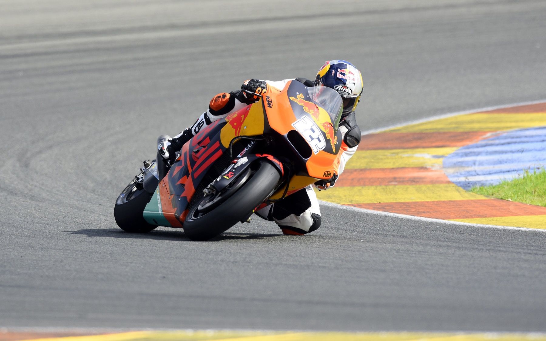 Tony Cairoli prueba la KTM de MotoGP