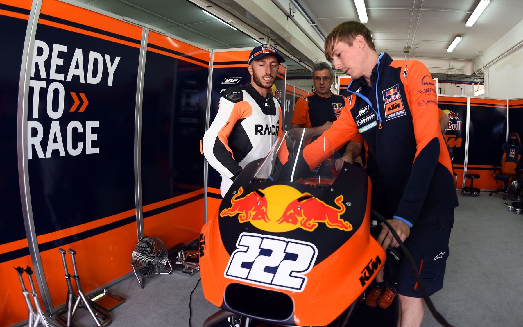 Tony Cairoli prueba la KTM de MotoGP