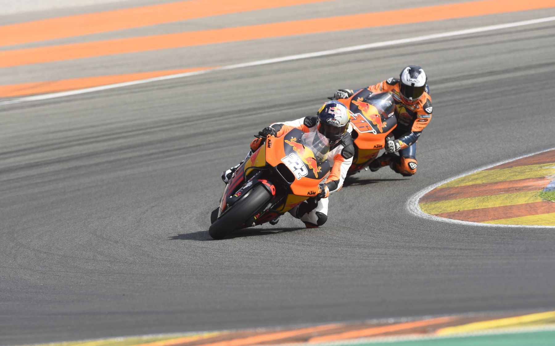 Tony Cairoli prueba la KTM de MotoGP
