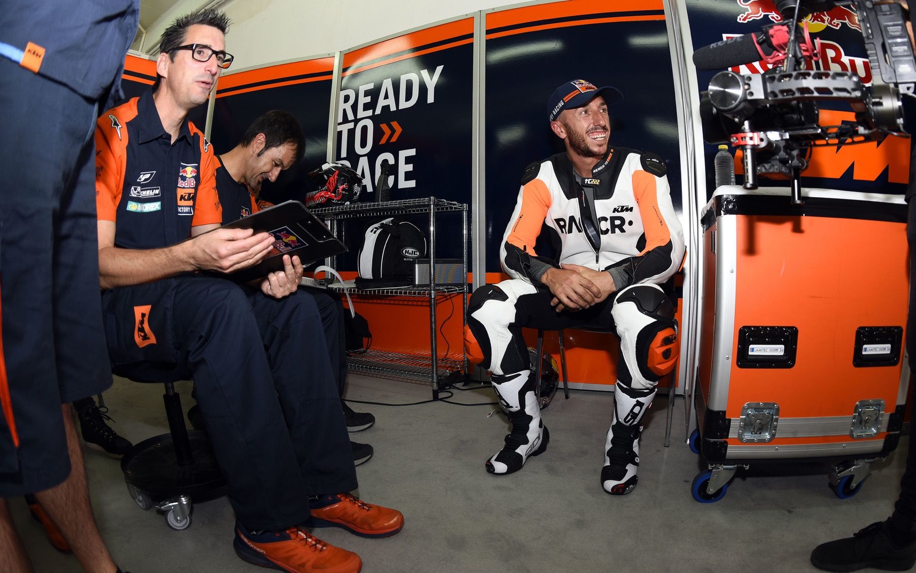 Tony Cairoli prueba la KTM de MotoGP