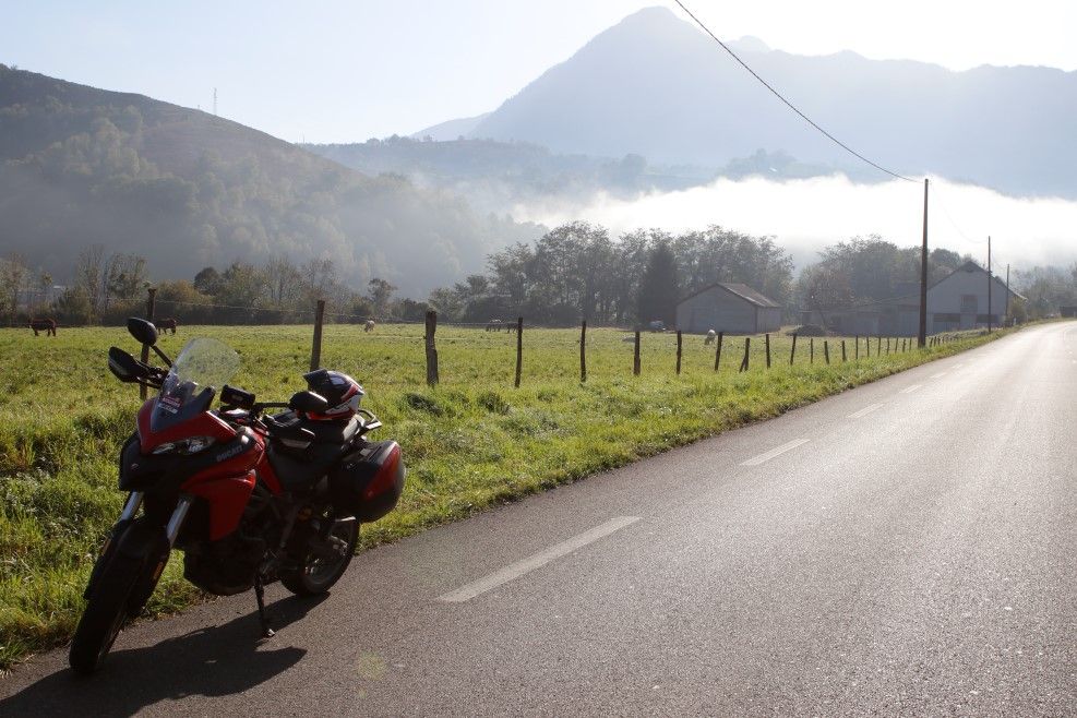 Travesía DosMares Ducati: Pirineos en moto