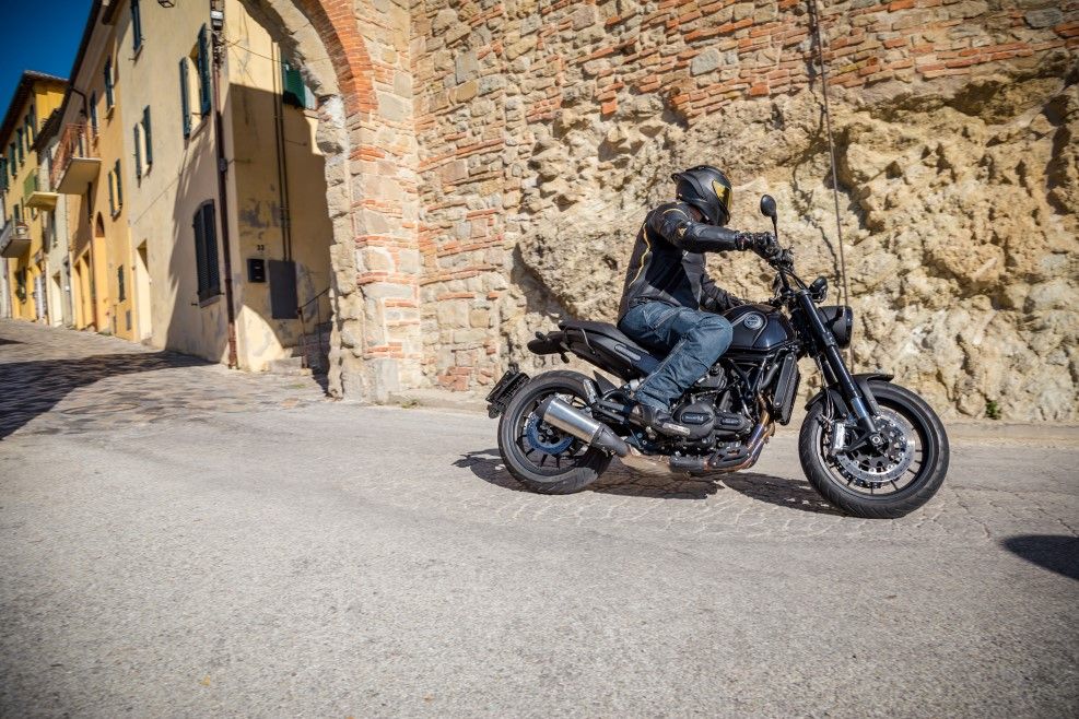 Benelli Leoncino 502