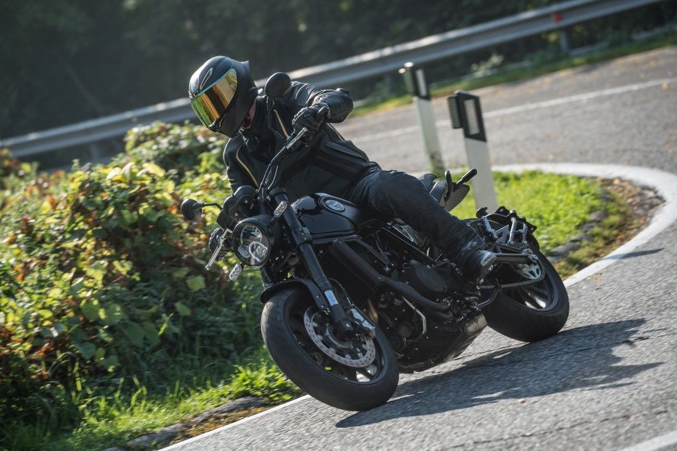 Benelli Leoncino 502