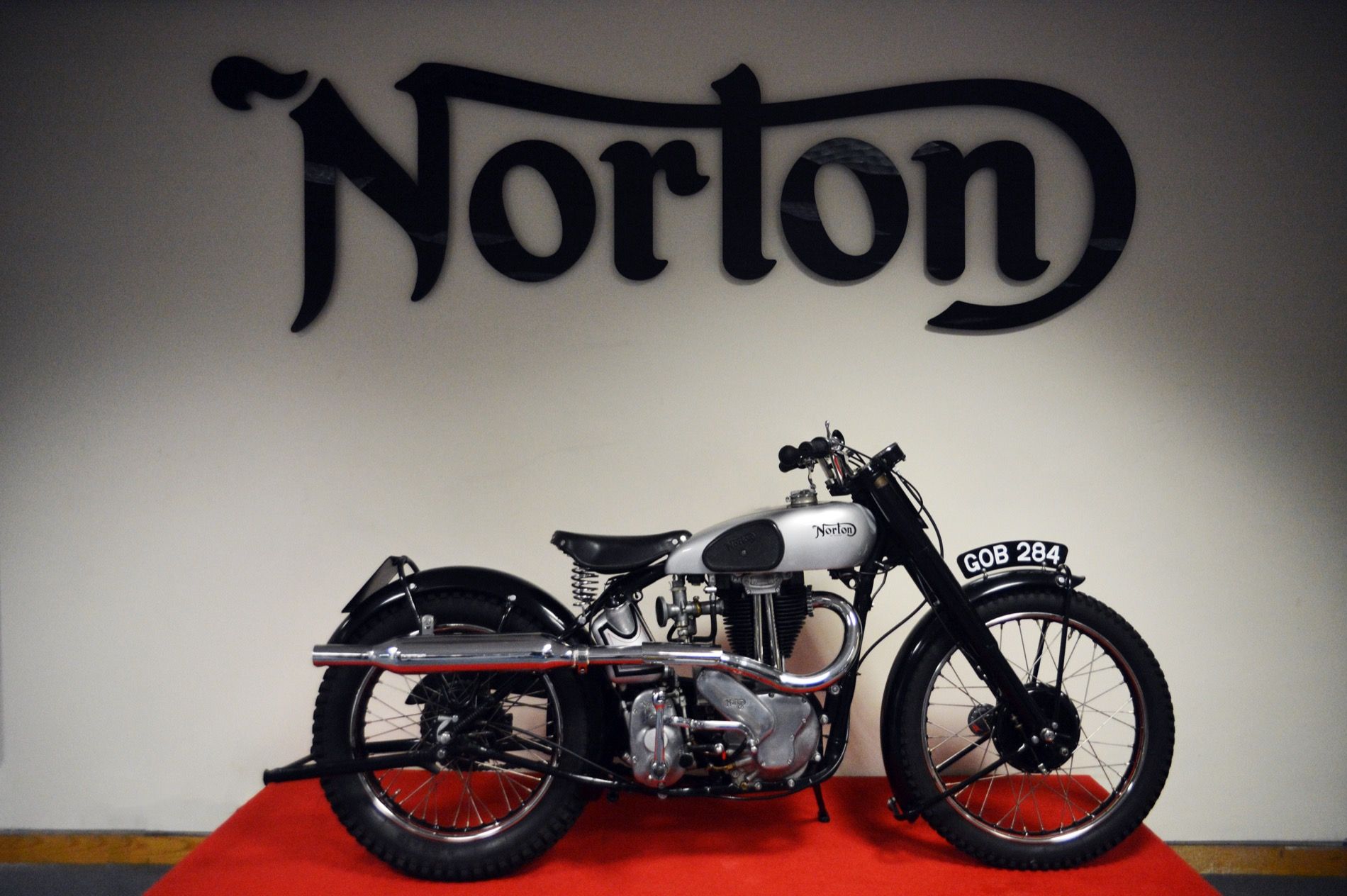 Norton Scrambler y motor 650cc