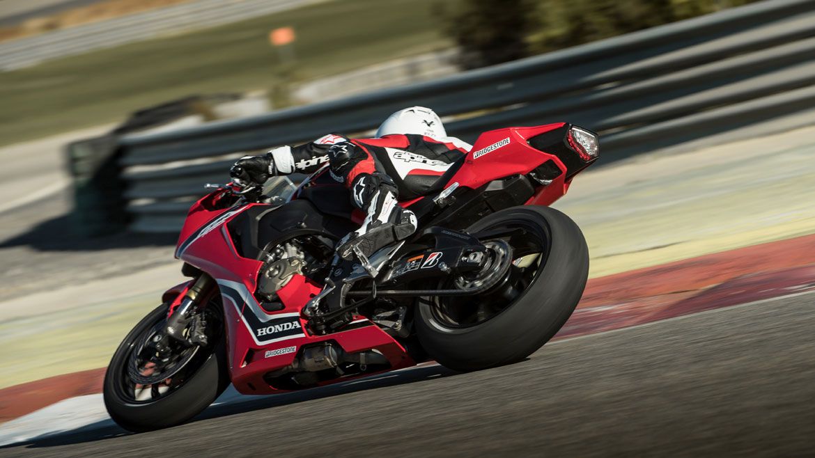 Gama 2018 Bridgestone moto