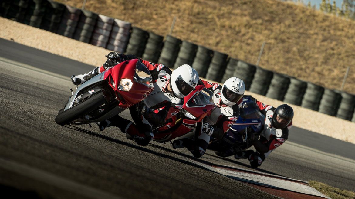 Gama 2018 Bridgestone moto