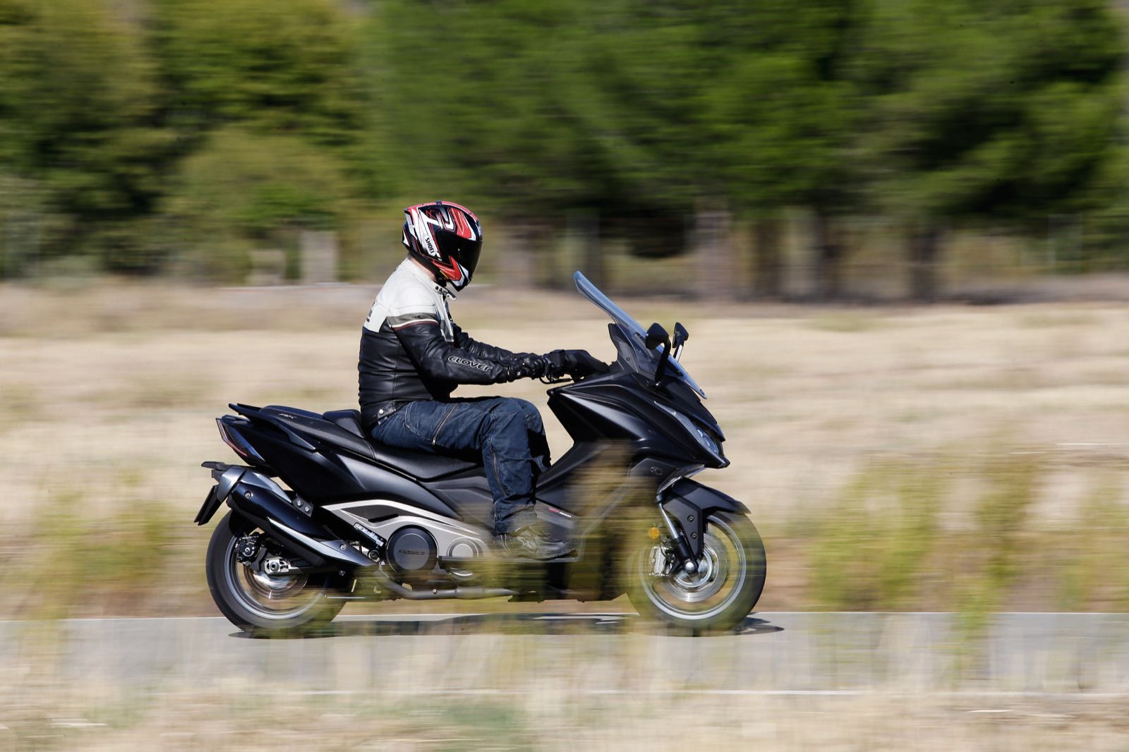 Yamaha TMAX SX vs Kymco AK550