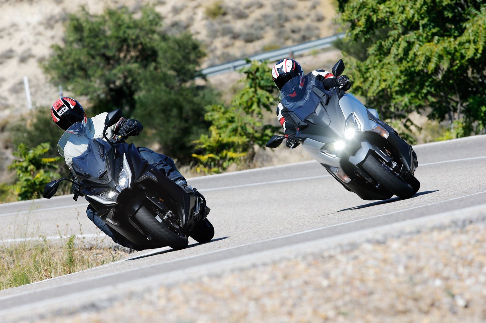Yamaha TMAX SX vs Kymco AK550