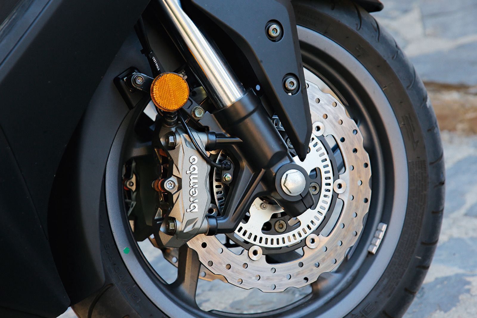 Yamaha TMAX SX vs Kymco AK550