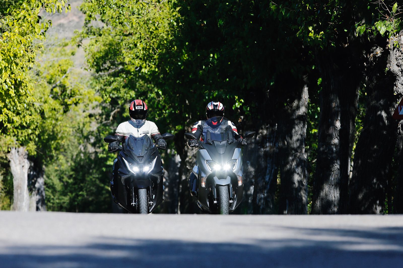 Yamaha TMAX SX vs Kymco AK550