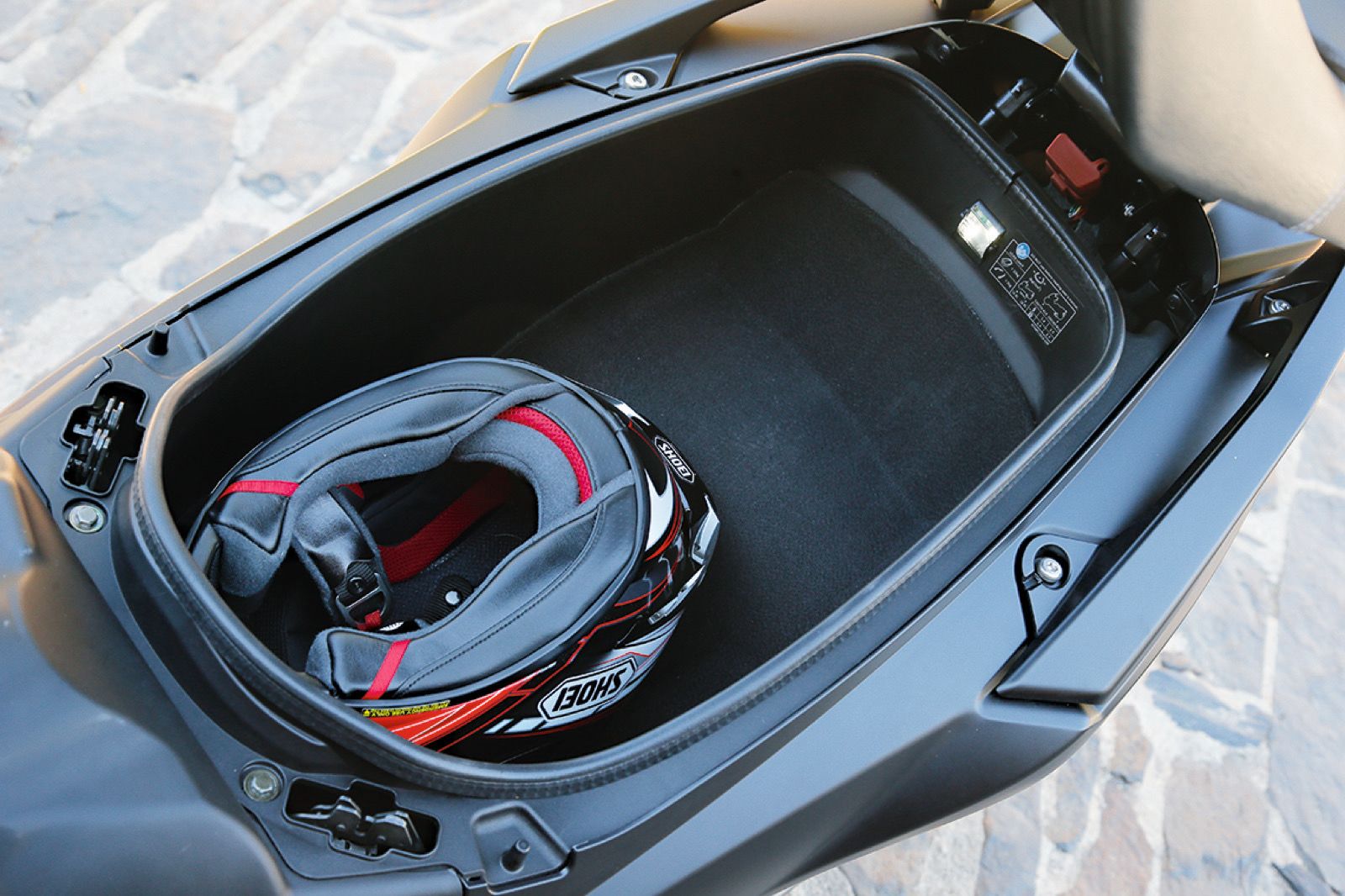 Yamaha TMAX SX vs Kymco AK550