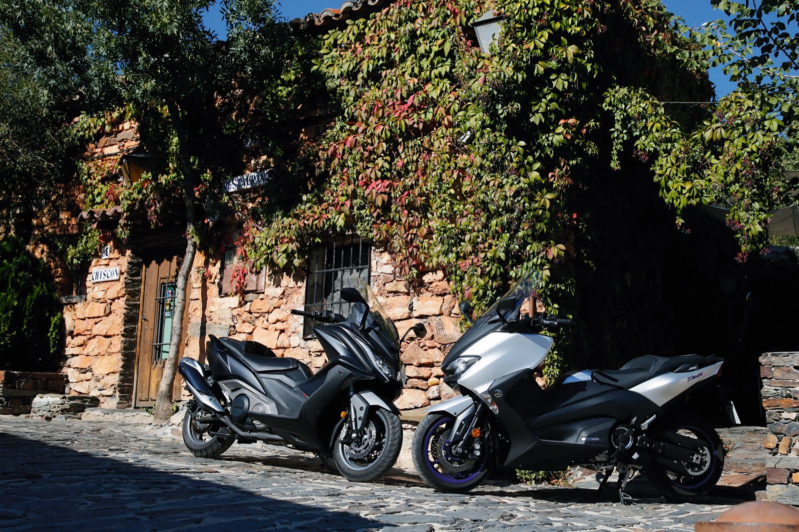 Yamaha TMAX SX vs Kymco AK550
