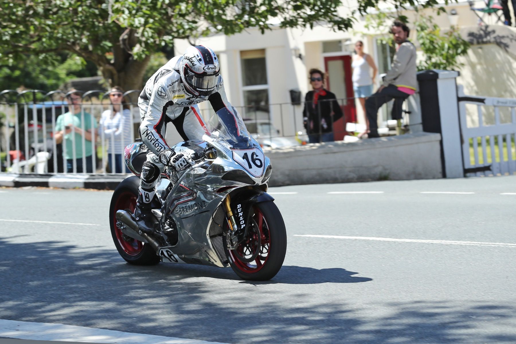 Josh Brookes firma con Norton