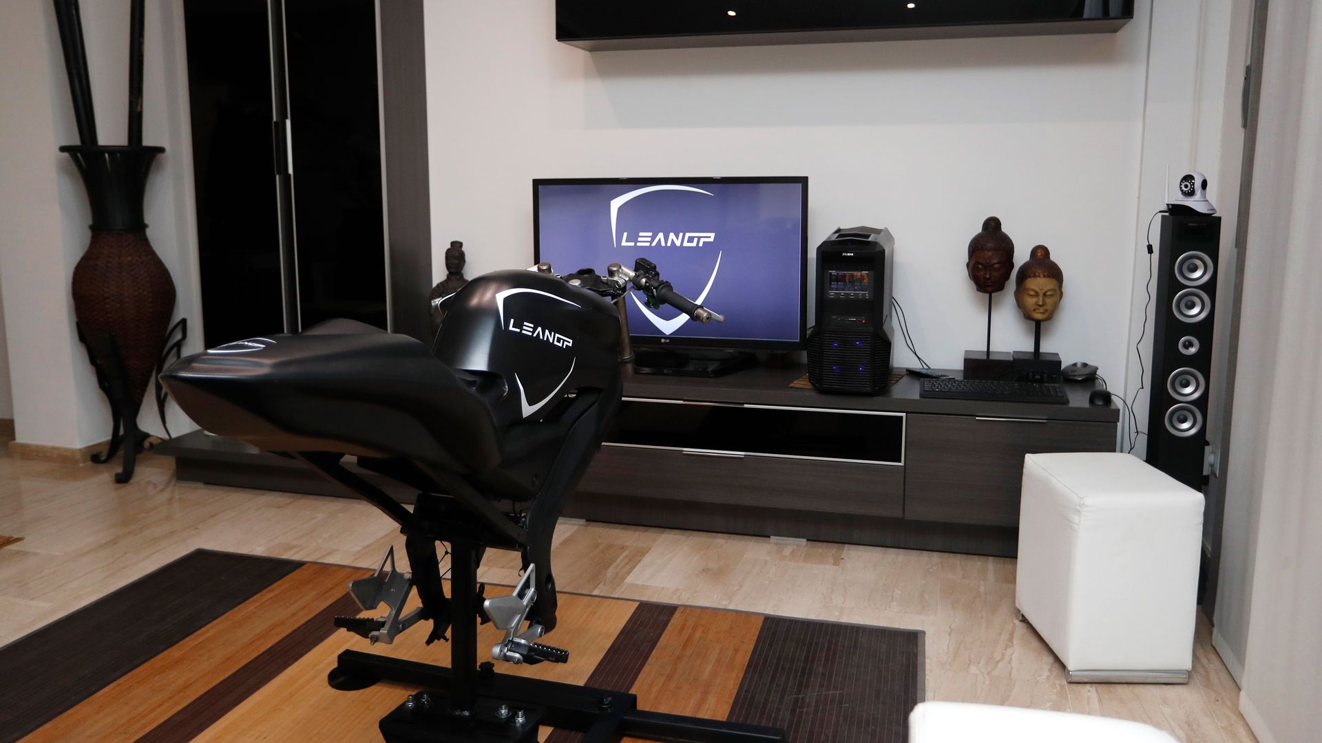 LeanGP, el simulador de motociclismo en casa