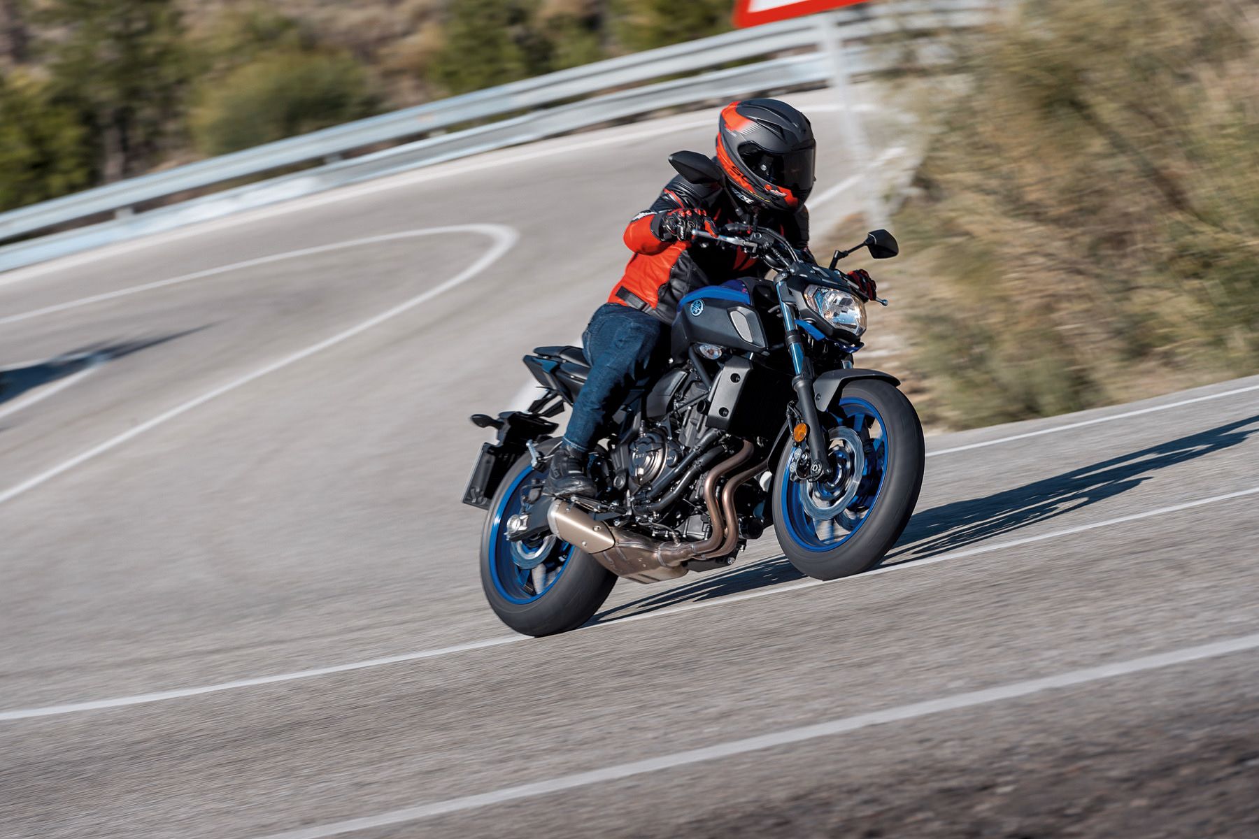 Probamos la Yamaha MT-07 2018