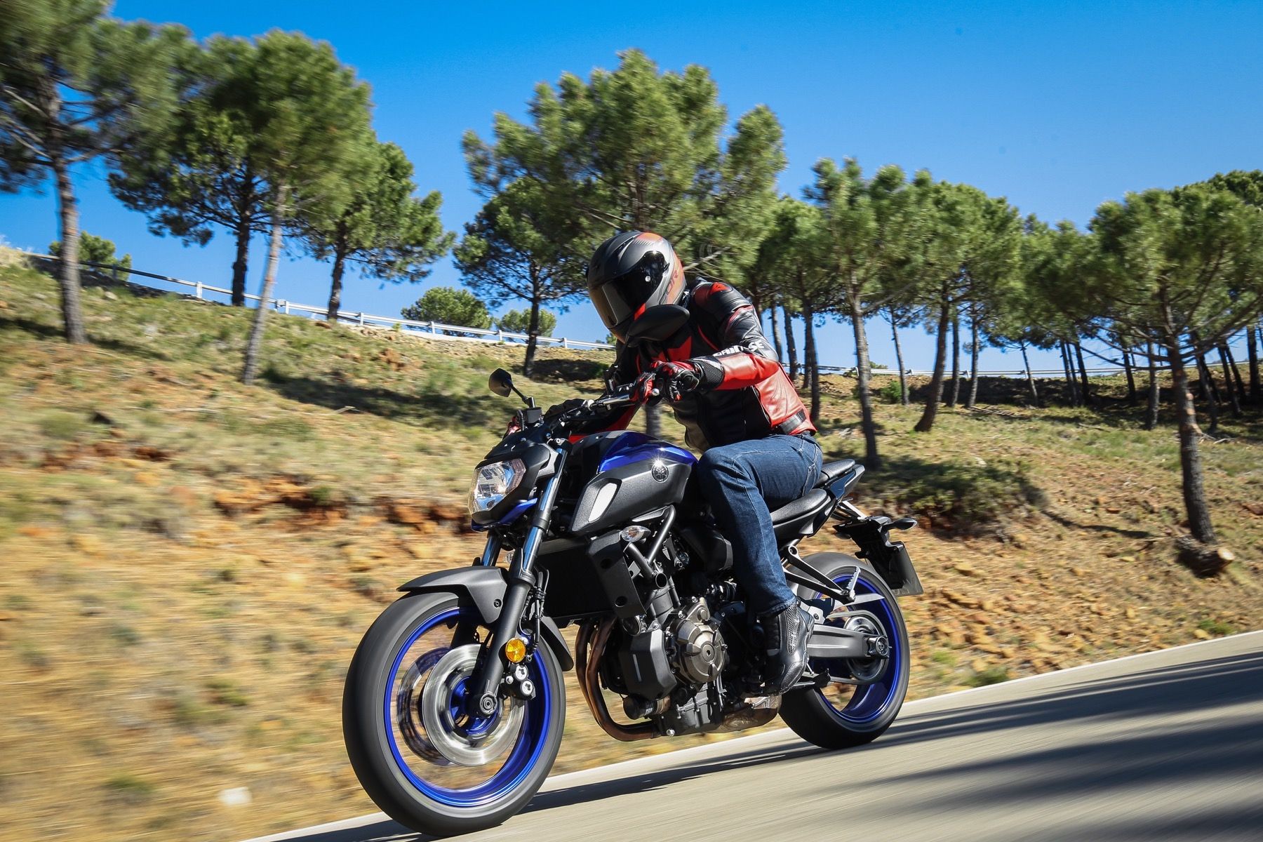 Probamos la Yamaha MT-07 2018