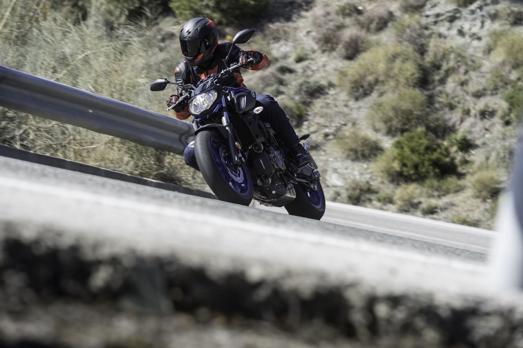 Probamos la Yamaha MT-07 2018