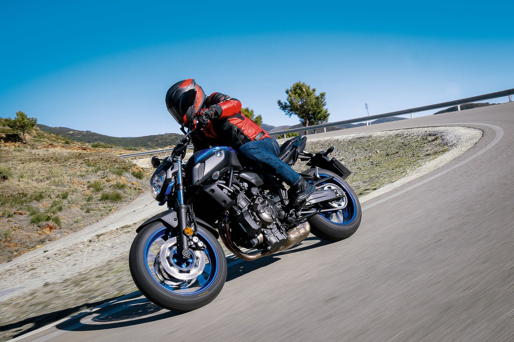 Probamos la Yamaha MT-07 2018