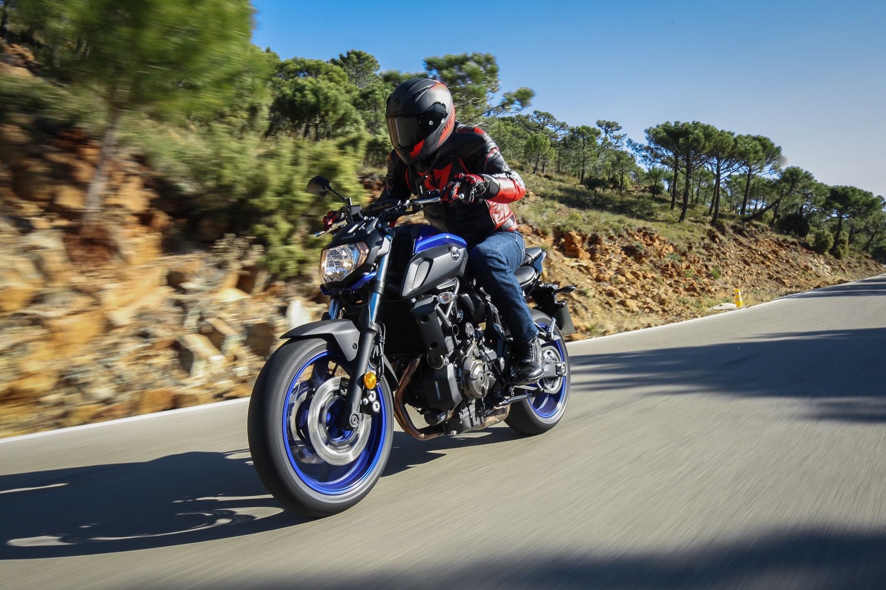Probamos la Yamaha MT-07 2018