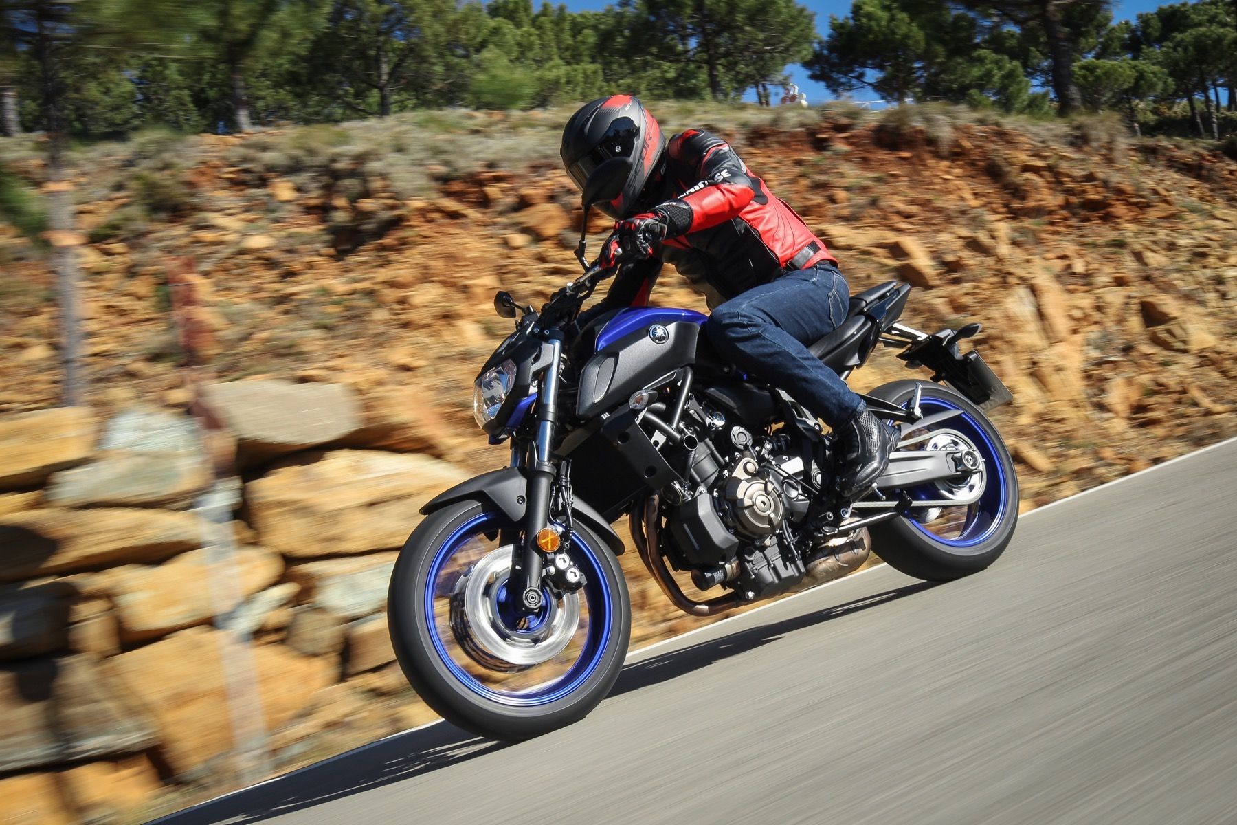 Probamos la Yamaha MT-07 2018