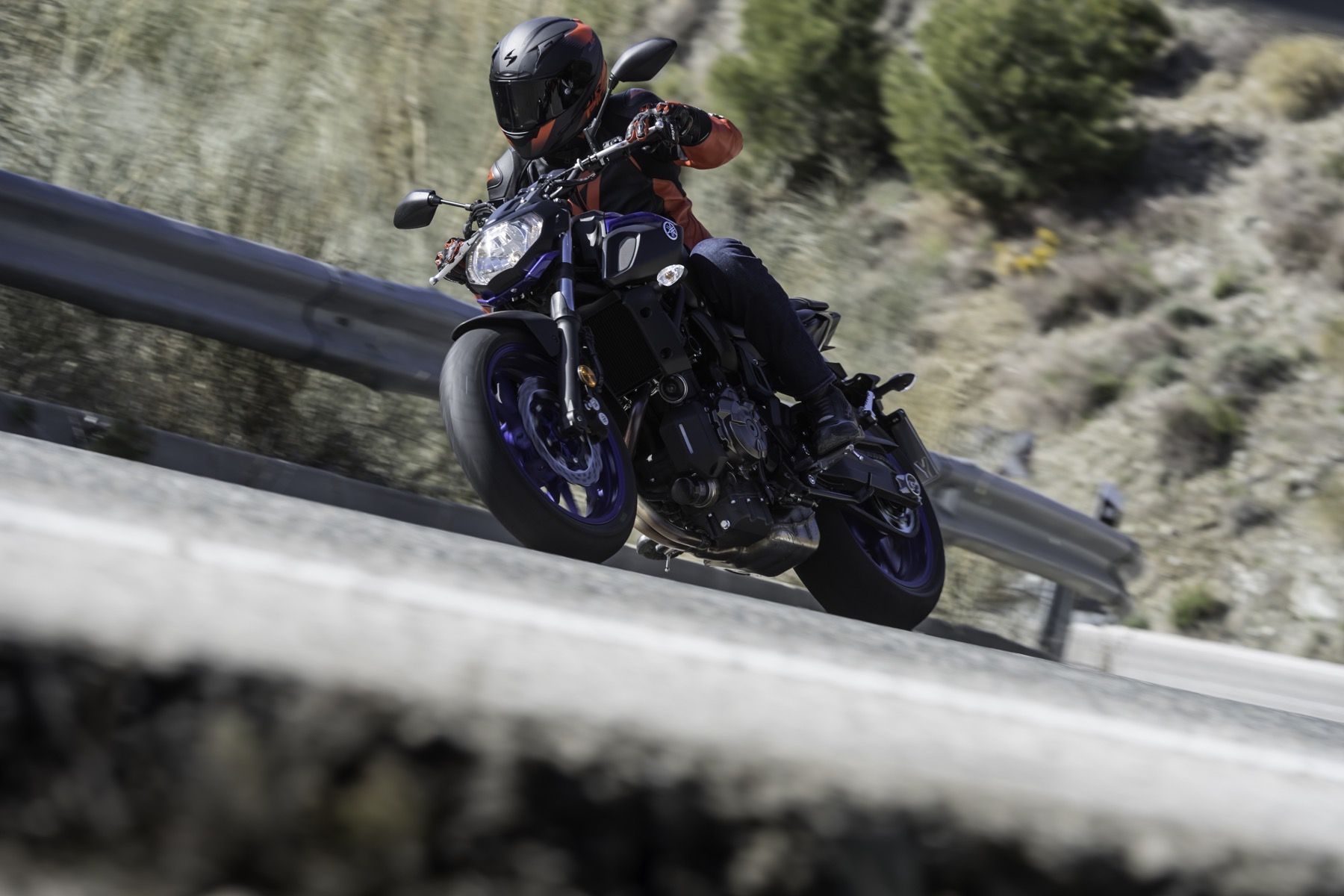 Probamos la Yamaha MT-07 2018