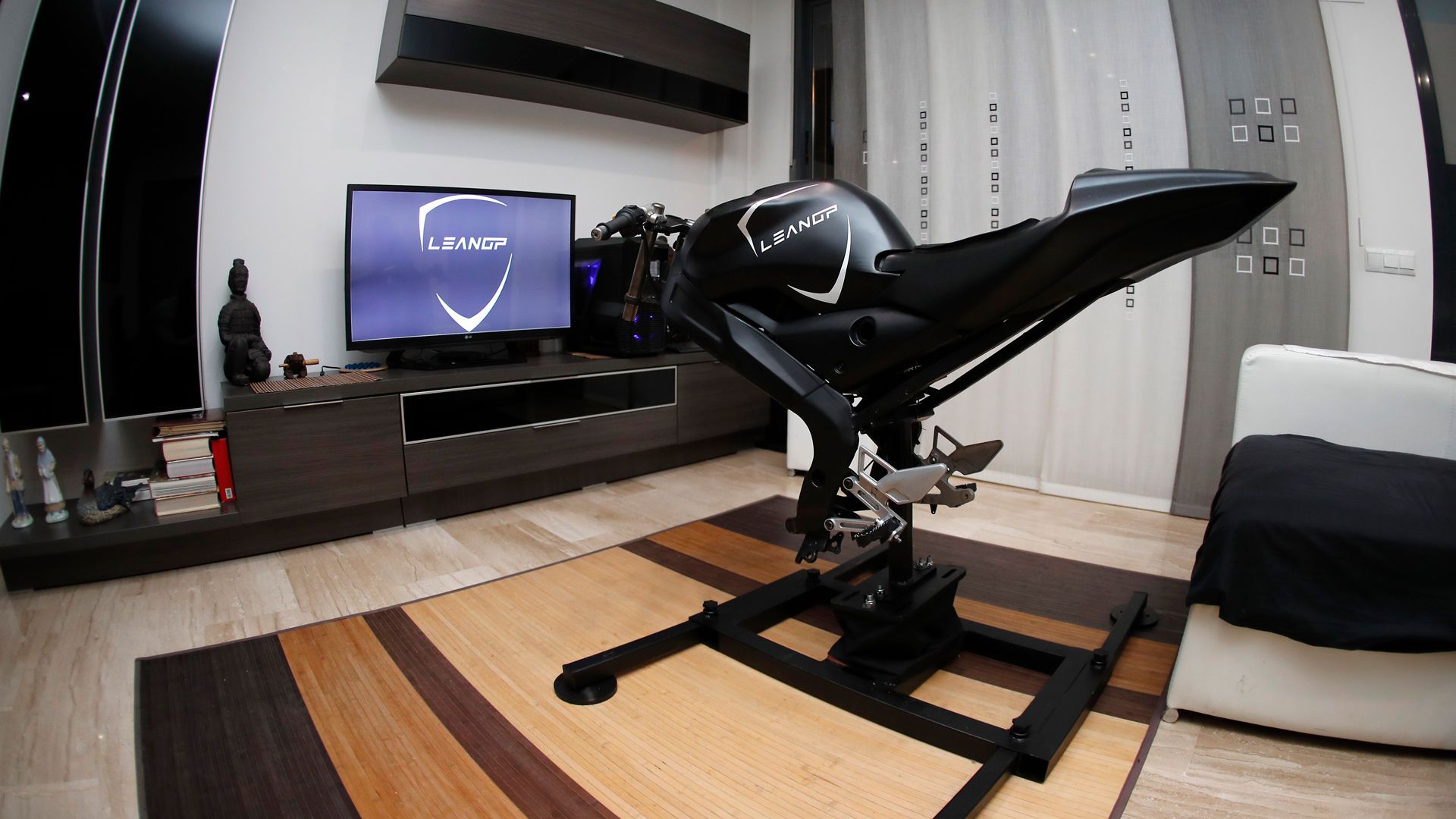 LeanGP, el simulador de motociclismo en casa
