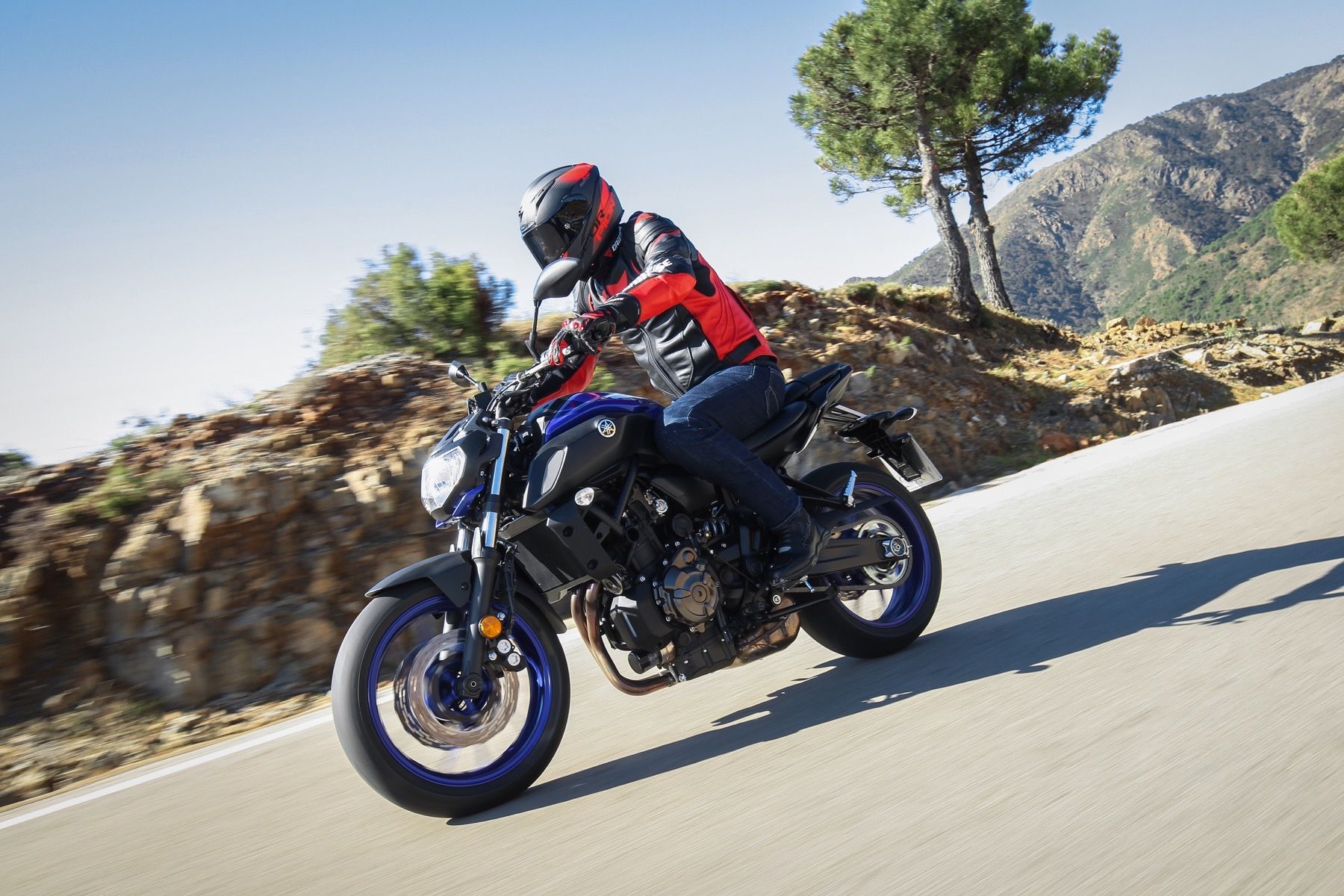 Probamos la Yamaha MT-07 2018