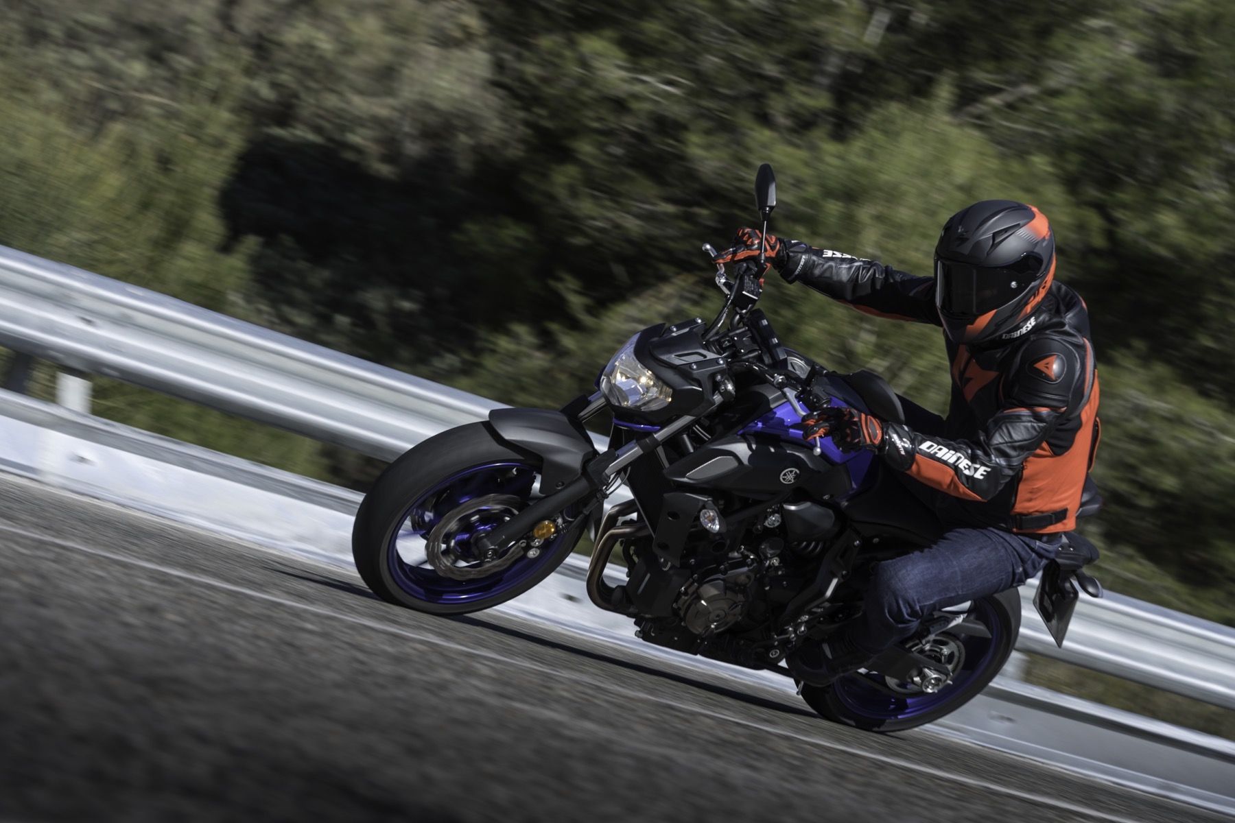 Probamos la Yamaha MT-07 2018